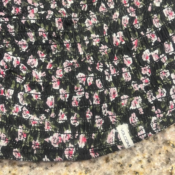 Volcom stretchy crop top, pink and white floral - Picture 3 of 5